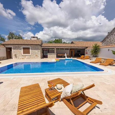 Hacienda Maximilian Trogir Seget فيلة *