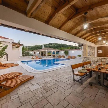 Hacienda Maximilian Trogir Seget فيلة